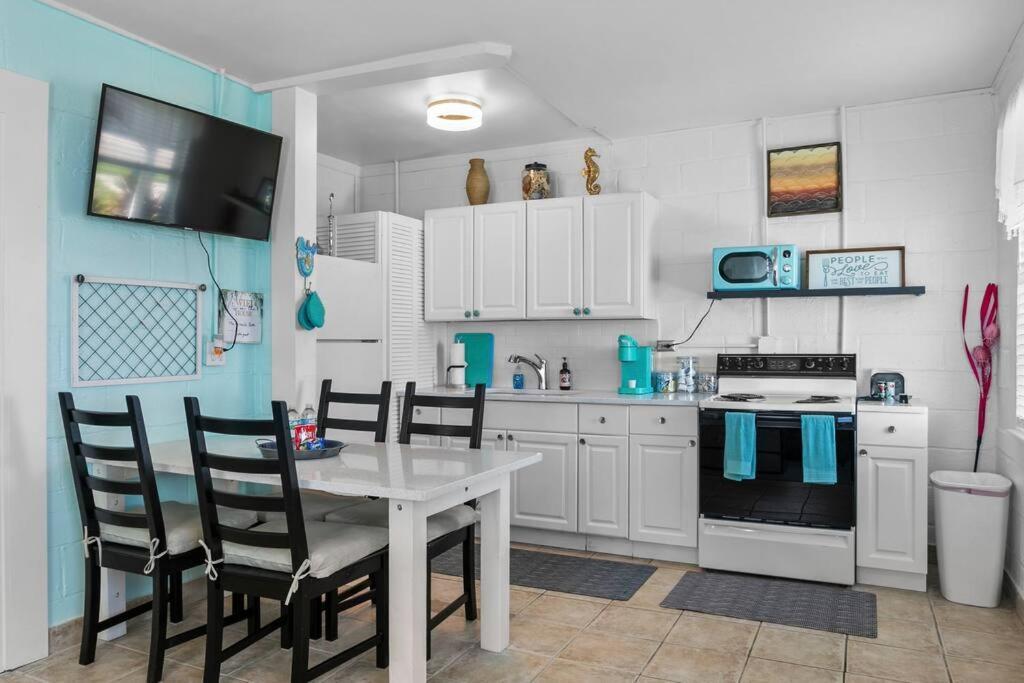 Mermaids Grotto Waterfront 1Br Apt With Bay View Villa Tampa Bagian luar foto